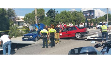 İ­z­m­i­r­­d­e­ ­t­r­a­f­i­k­ ­k­a­z­a­s­ı­:­ ­2­ ­ö­l­ü­ ­-­ ­S­o­n­ ­D­a­k­i­k­a­ ­H­a­b­e­r­l­e­r­
